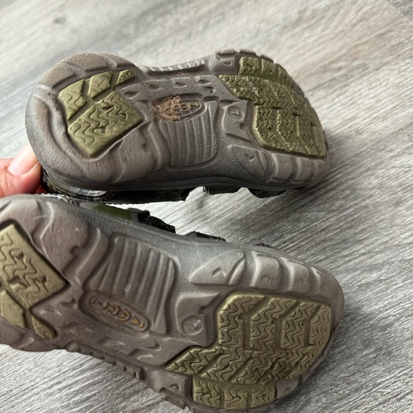 Keen Toddler boy Waterproof Camo Shoes 7US - Picture 5 of 7